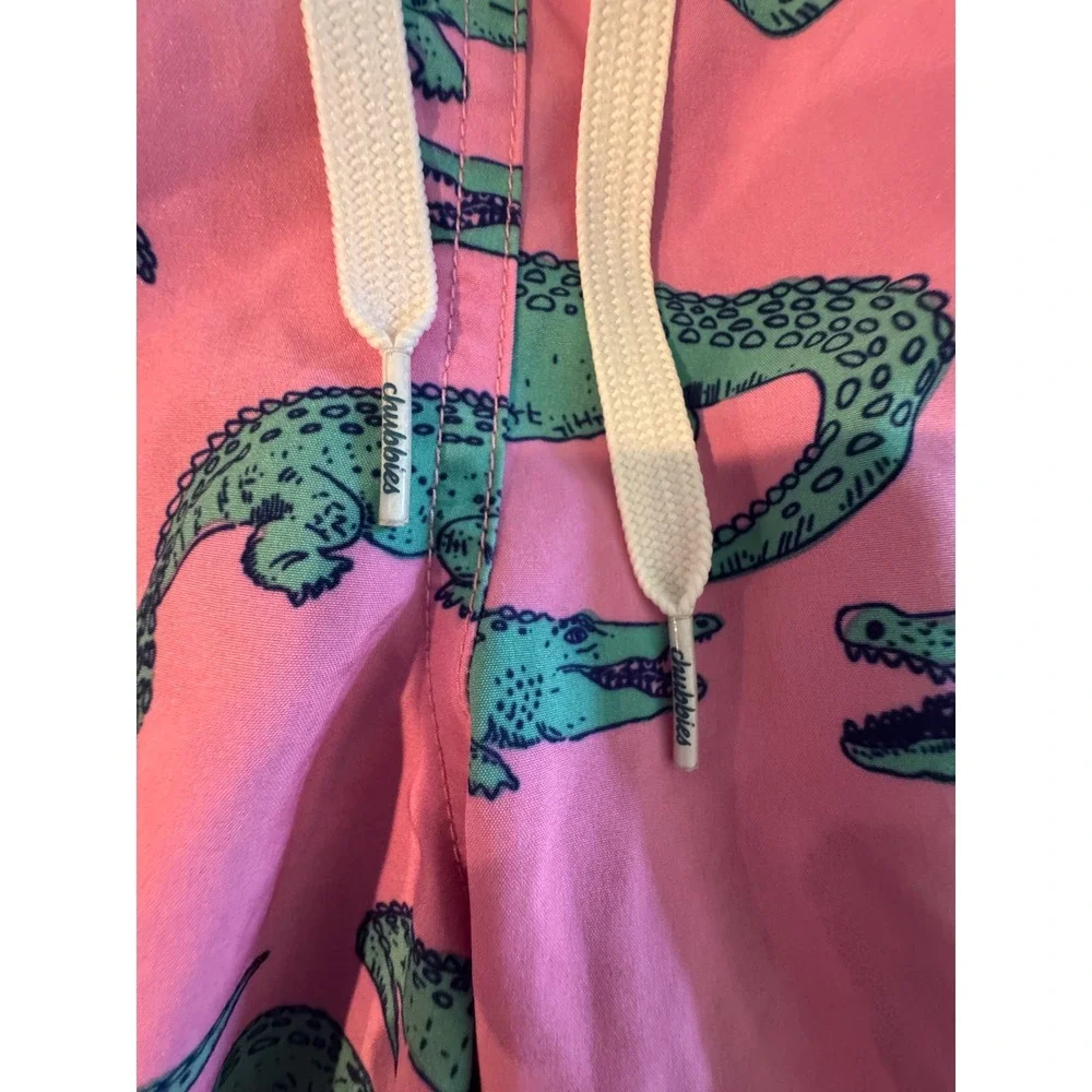 Chubbies Mens Pink Alligator Print Swim Trunks Mesh Lined 7 Inch Inseam Large